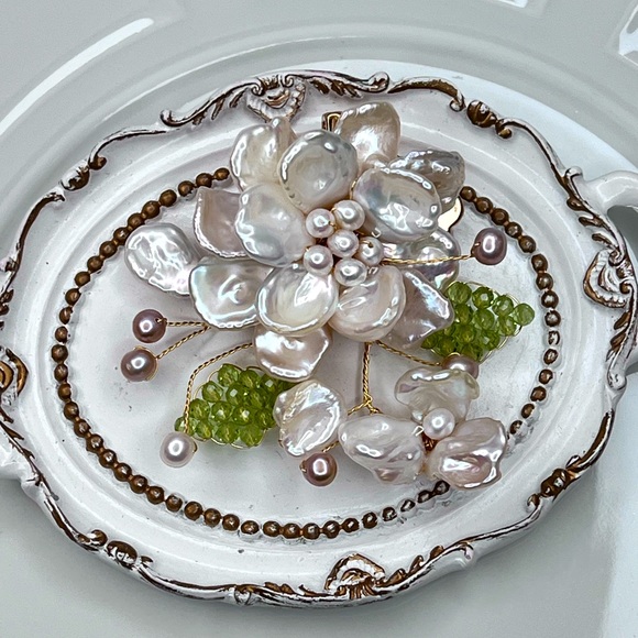 Pearl Jewelry - Handmade Premium Freshwater Keshi Pearl Champagne Pink Flower 🌺🌺 Pendant Brooch